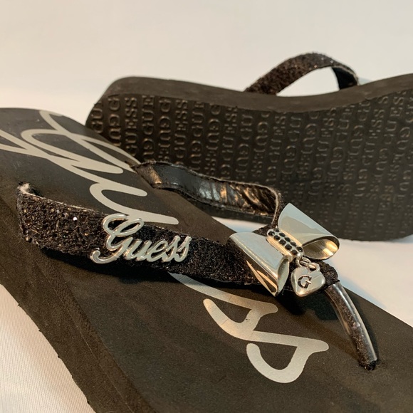 Chunky Platform Guess Sandals with charm - Picture 4 of 4